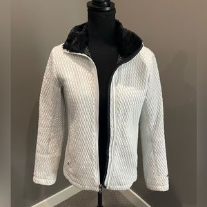 Women’s The North Face cream jacket with cozy interior
Size small